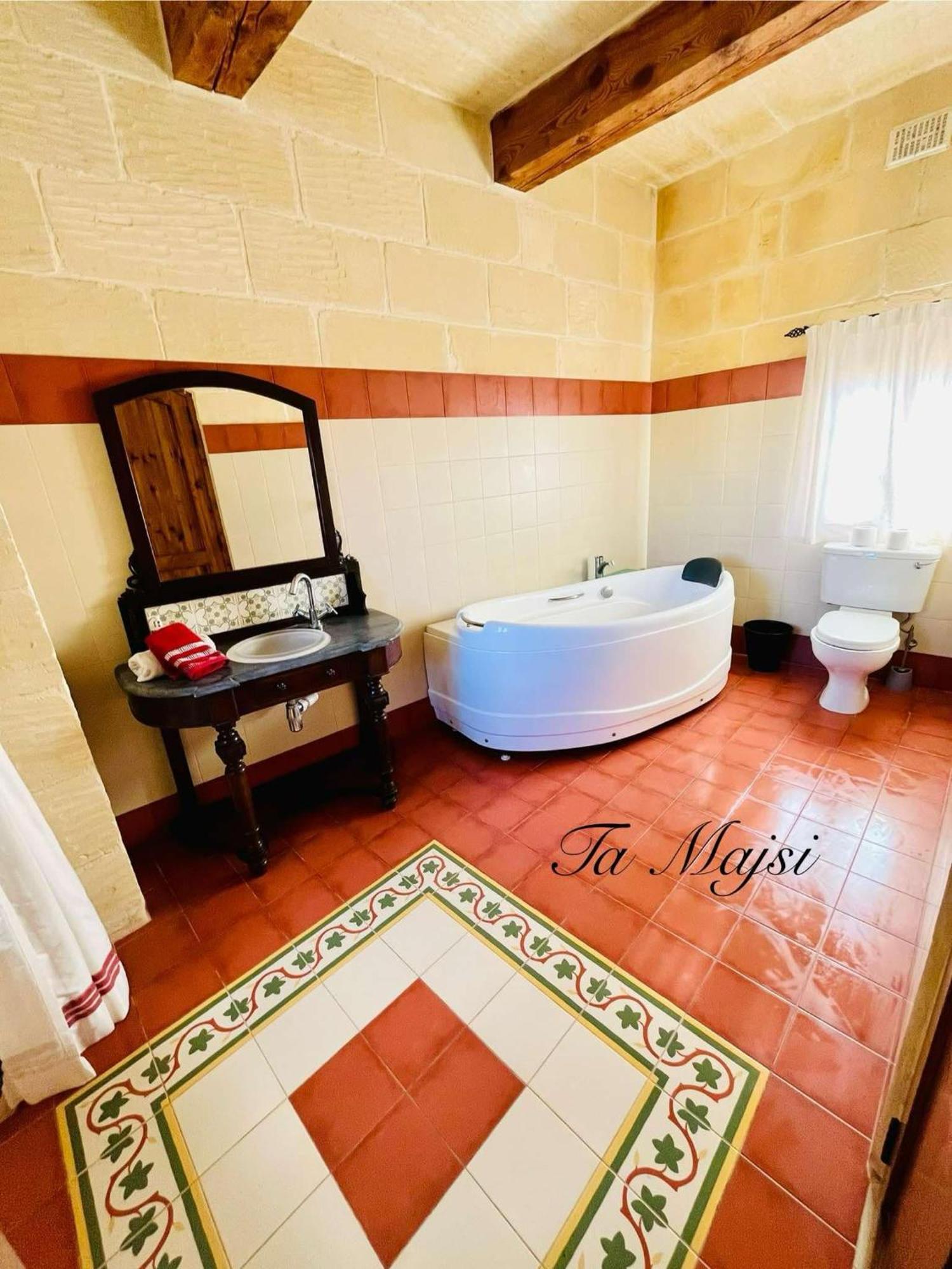Ta Majsi Farmhouse With Indoor Heated Pool Сан Лоренц Экстерьер фото